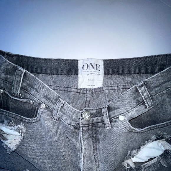 OneTeaspoon faded gray rolled distressed shorts. - Picture 3 of 5